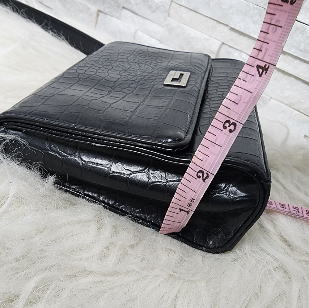 Guess Purse/Bag - Picture 8 of 12